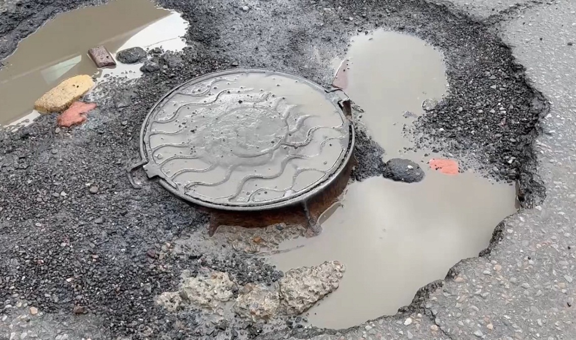 Сотрудники Госавтоинспекции выявили множество повреждений дорог в Пензе